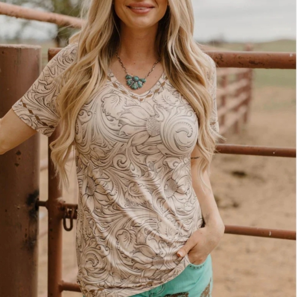 Chic V-Neck Floral Top - Cream and Purple